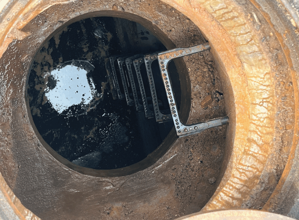 AQUALIS Careers - AQUALIS open manhole