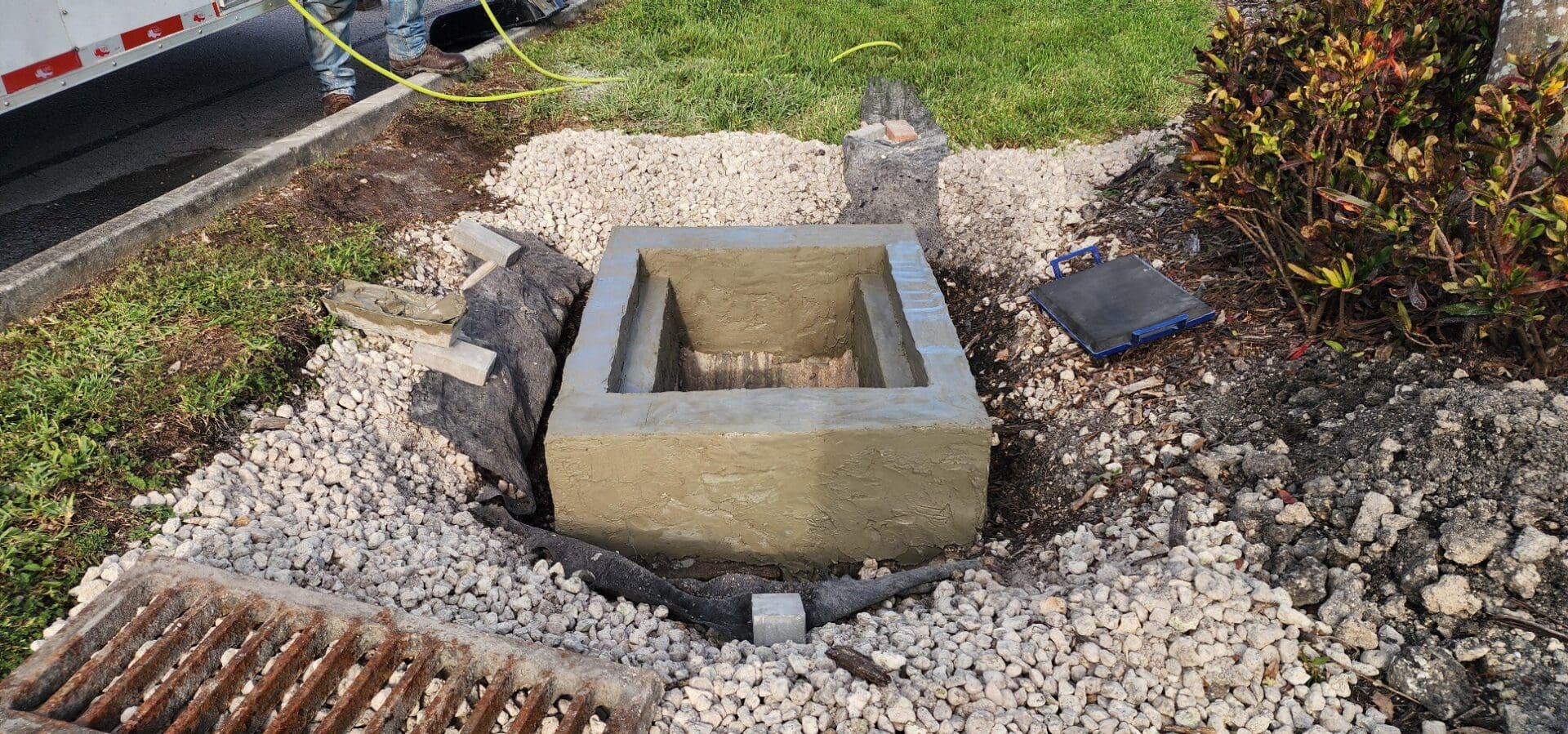 Manhole Root Control Manhole Root Intrusion Repair | Miami, Fla | AQUALIS